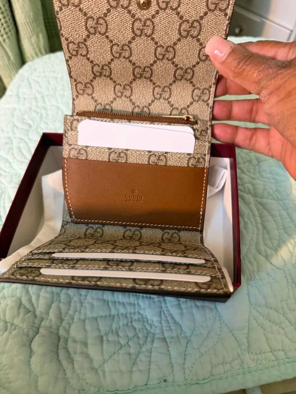 Gucci Brown Leather Compact Wallet with White Stitching - Picture 5 of 12